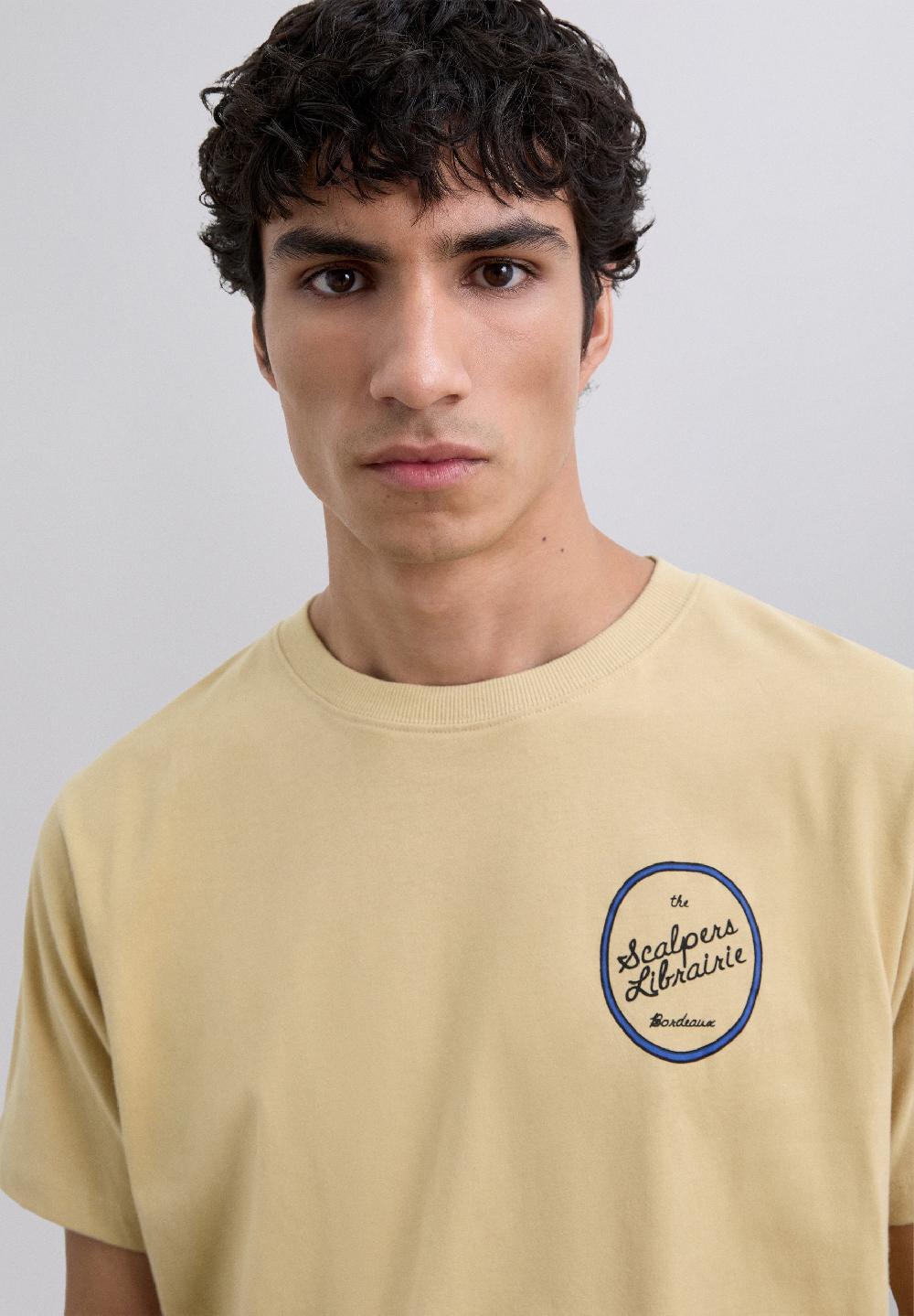 Scalpers LIBRAIRIE PRINT T-SHIRT LIGHT MUSTARD