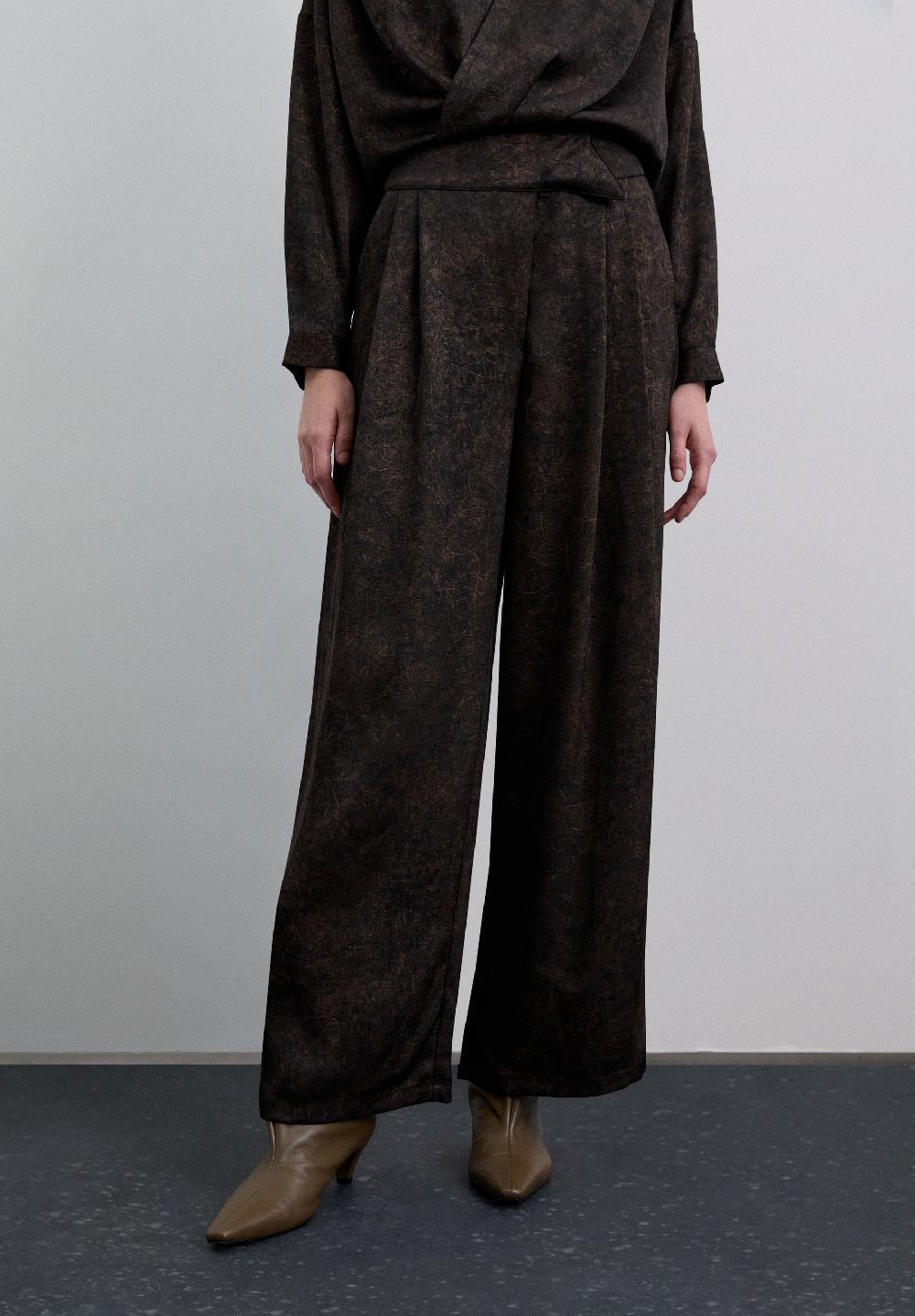 Scalpers PRINTED SATIN TROUSERS BLACK