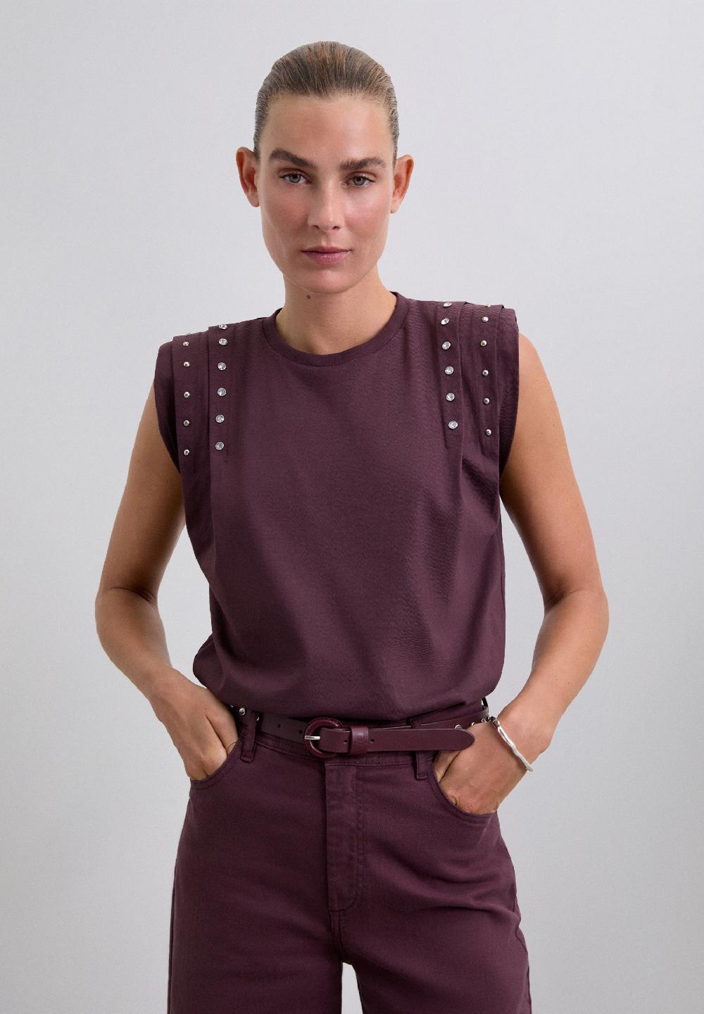 Scalpers SLEEVELESS STUDDED T-SHIRT BURGUNDY