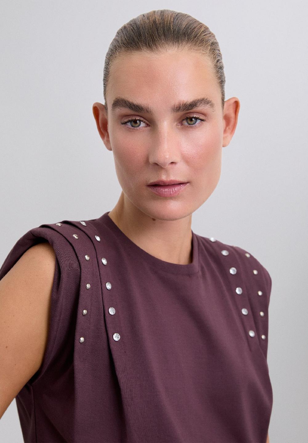 Scalpers SLEEVELESS STUDDED T-SHIRT BURGUNDY