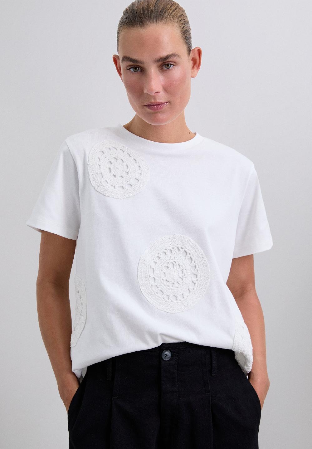 Scalpers T-SHIRT WITH CROCHET DETAILS ECRU