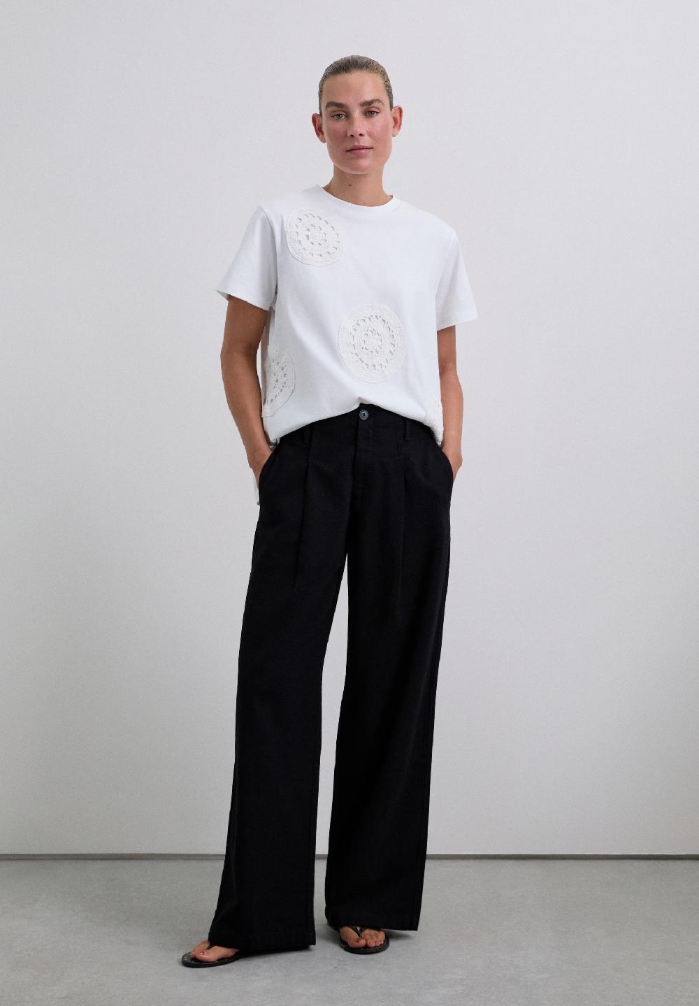 Scalpers T-SHIRT WITH CROCHET DETAILS ECRU