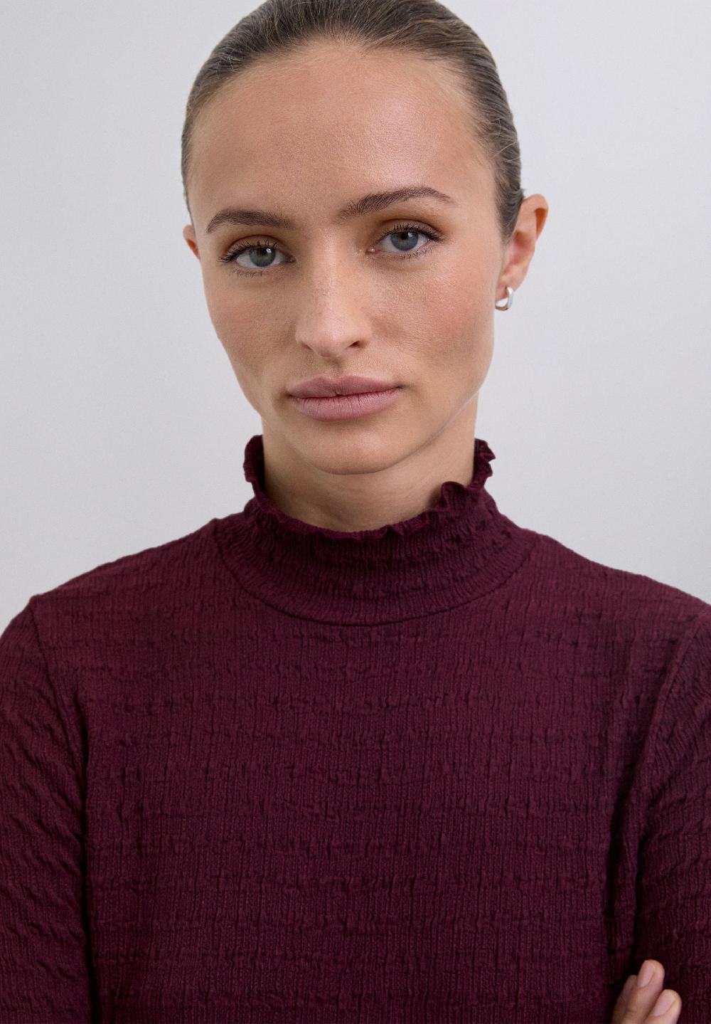 Scalpers TEXTURED HIGH NECK TOP BURGUNDY