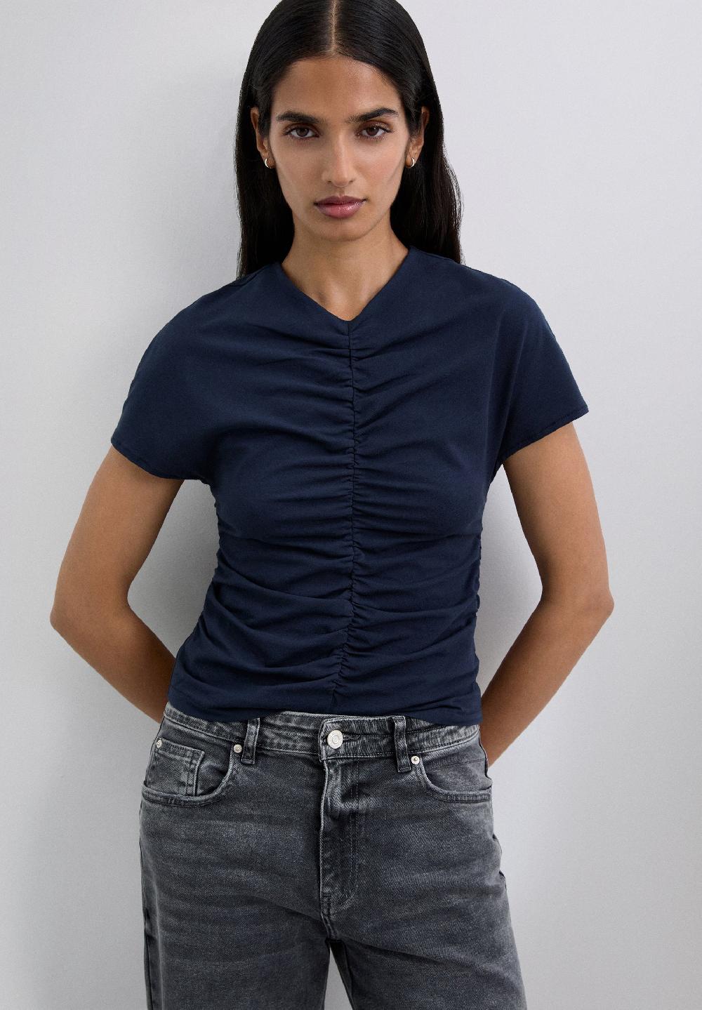 Scalpers TOP WITH GATHERED DETAIL NAVY