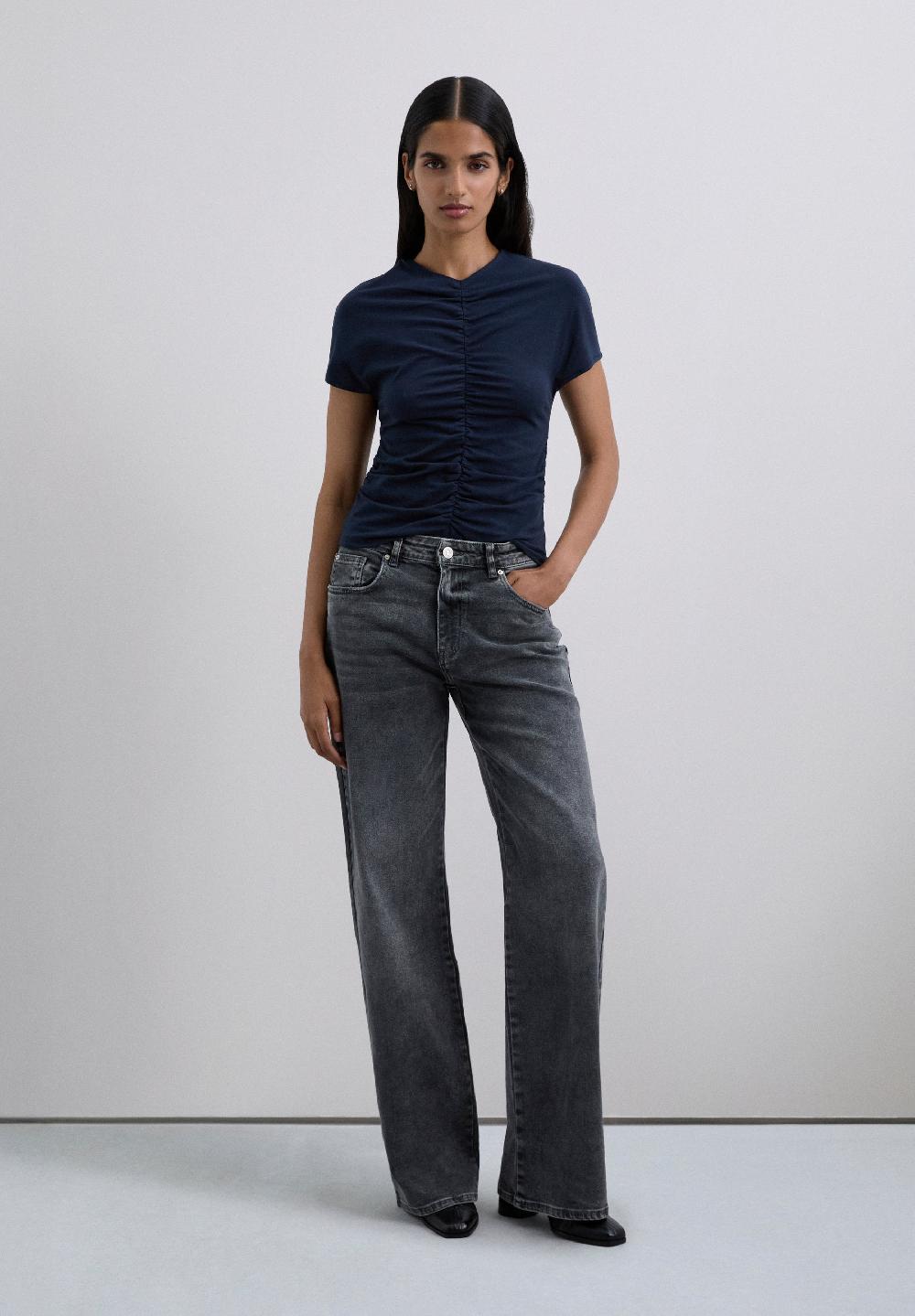 Scalpers TOP WITH GATHERED DETAIL NAVY