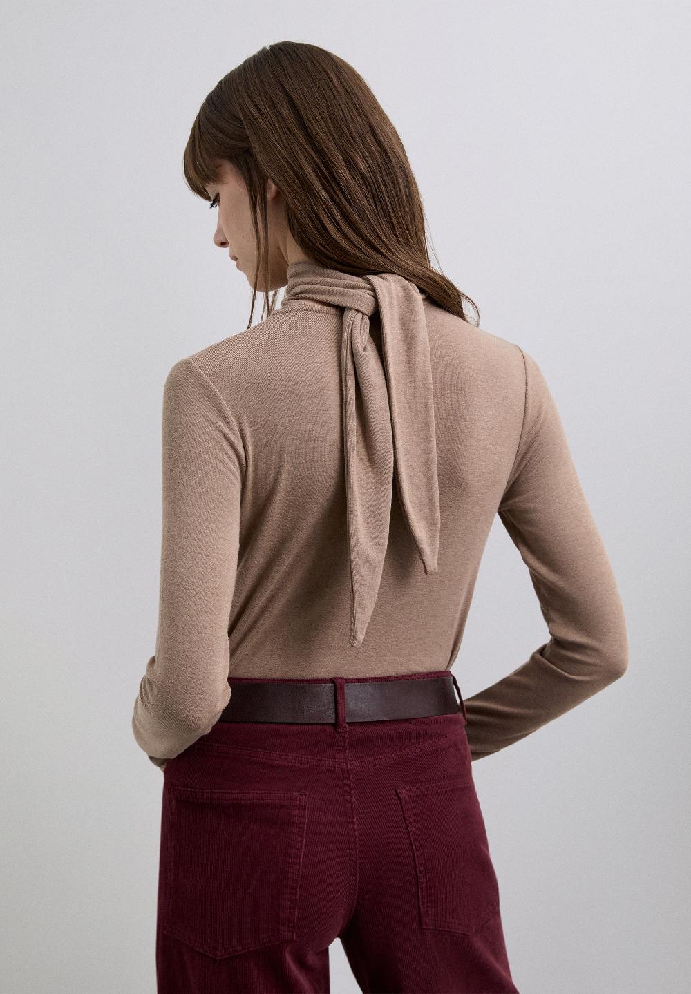 Scalpers TURN-DOWN COLLAR T-SHIRT WITH TIE CAMEL