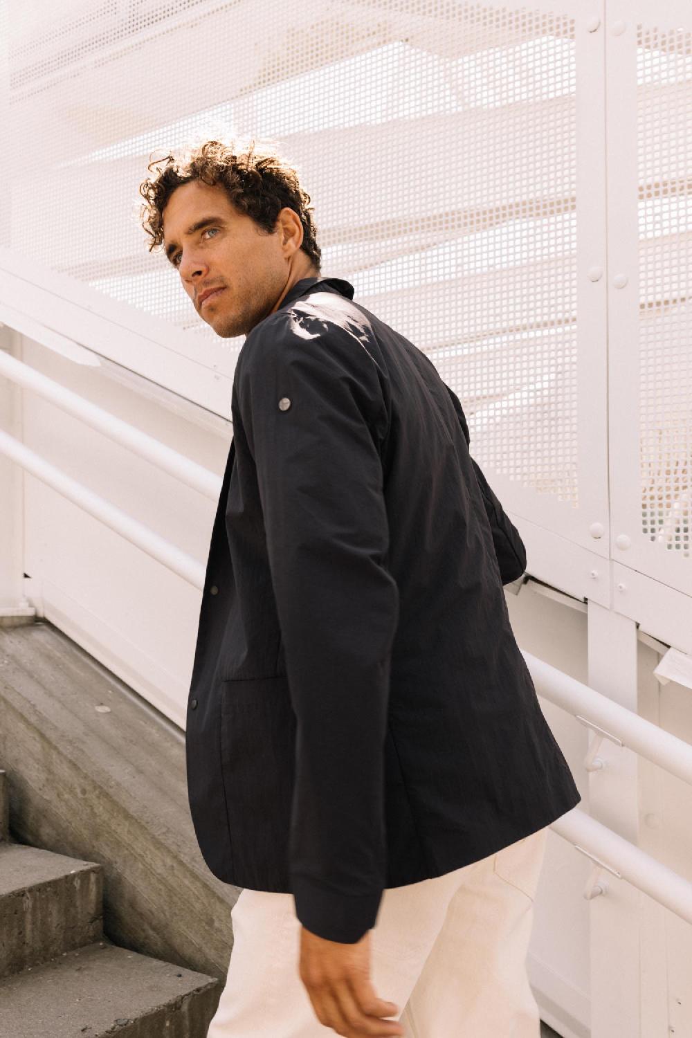 Scandinavian Edition Level — Carbon