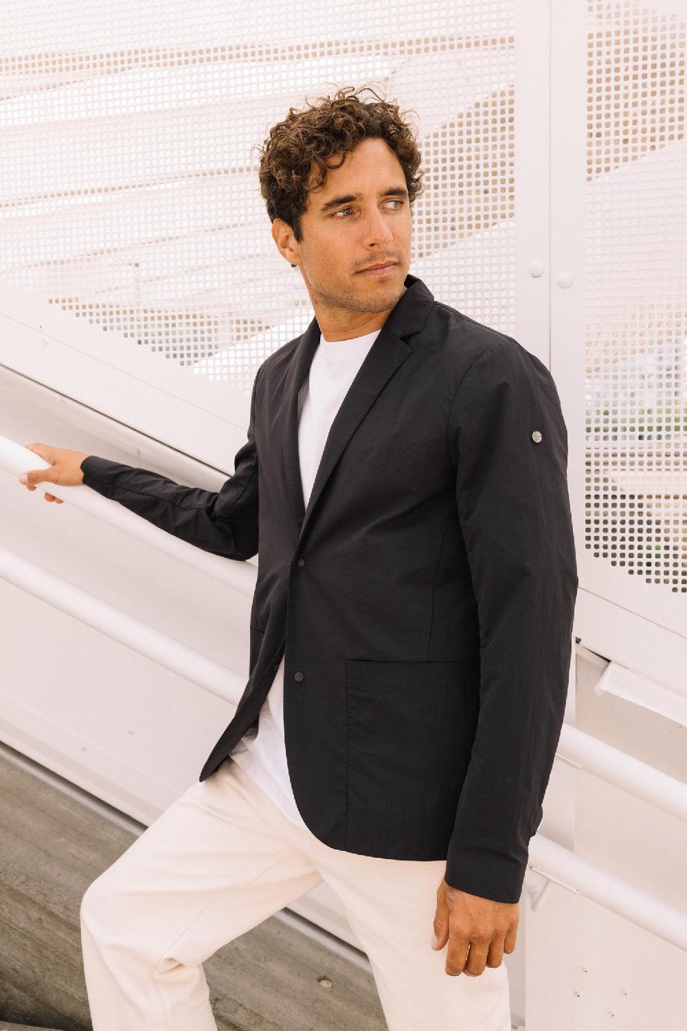 Scandinavian Edition Level — Carbon