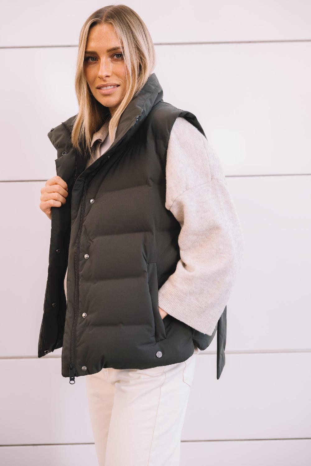 Scandinavian Edition Vesty — Dark Olive