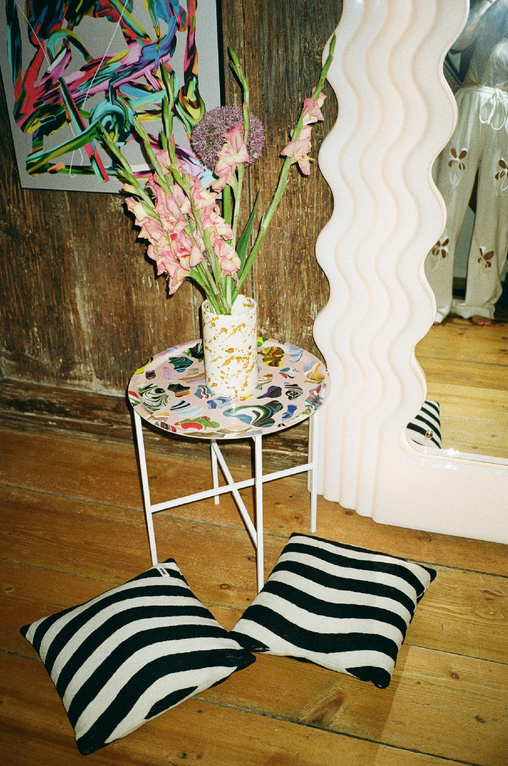 Schoenstaub Tray Stand White White