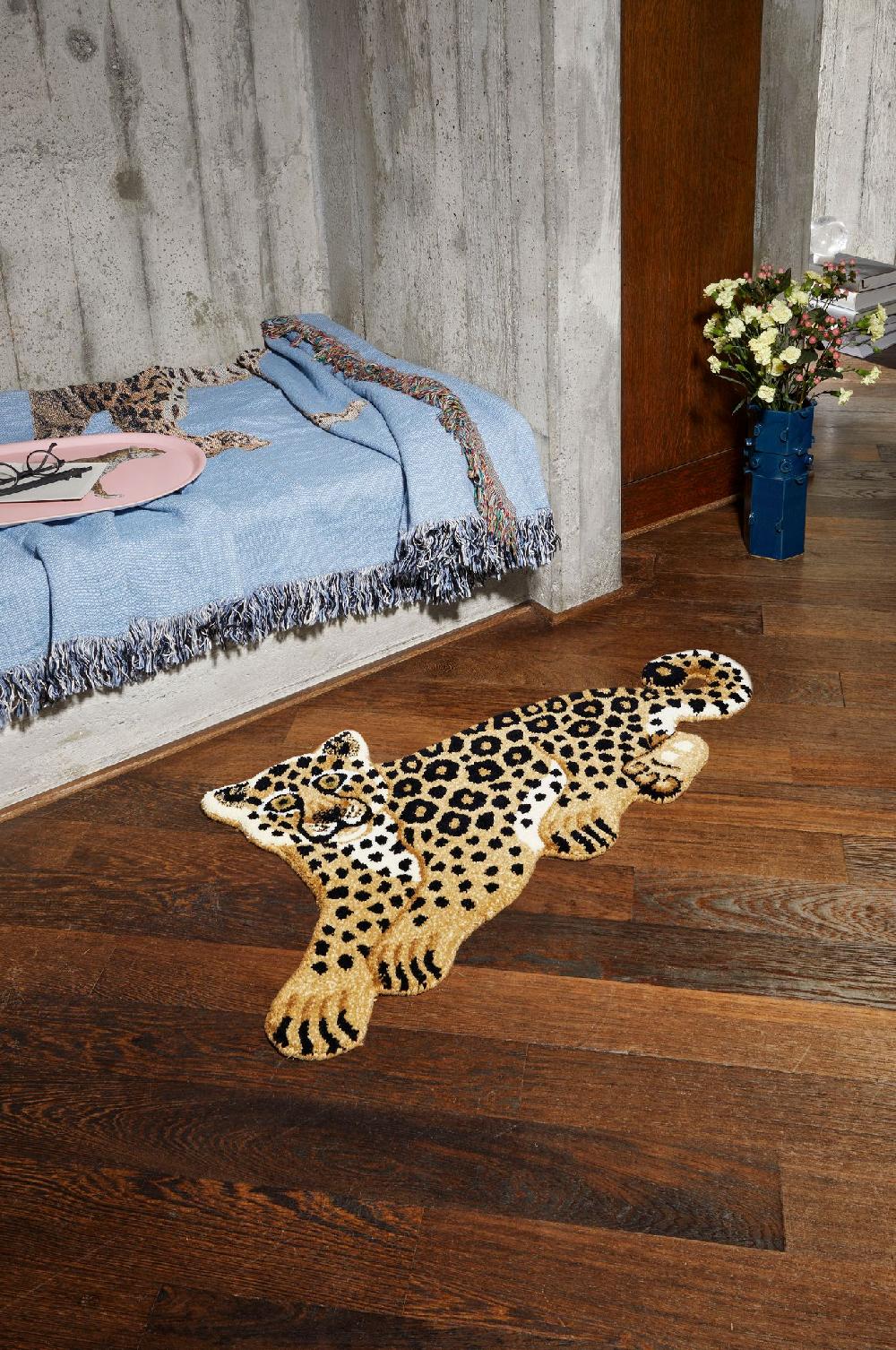 Schoenstaub Tufted Rug Leo Brown