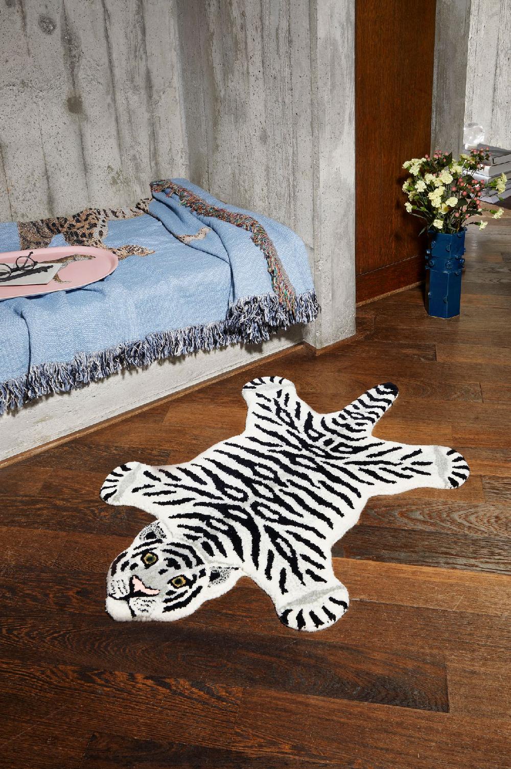 Schoenstaub Tufted Rug Snow Tiger