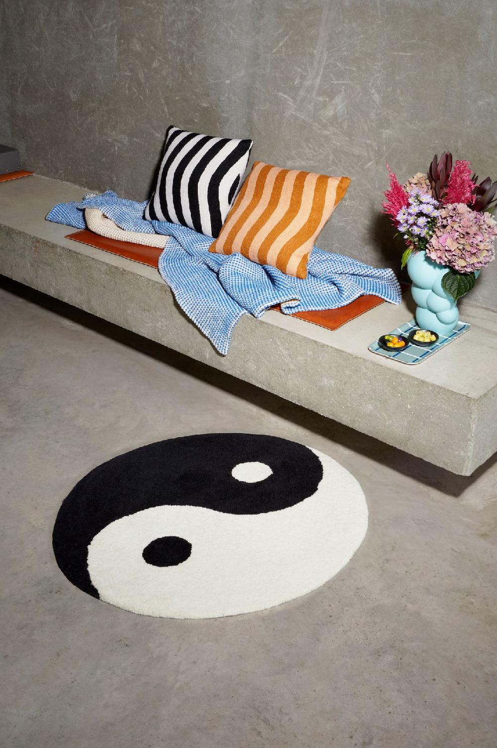 Schoenstaub Tufted Rug Yin Yang Black