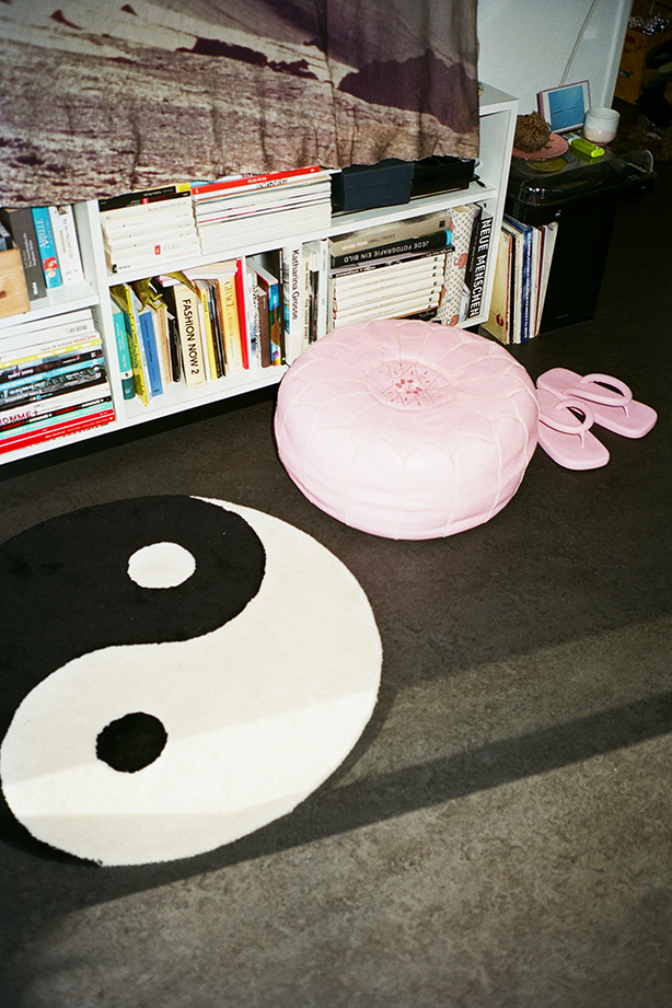 Schoenstaub Tufted Rug Yin Yang Black