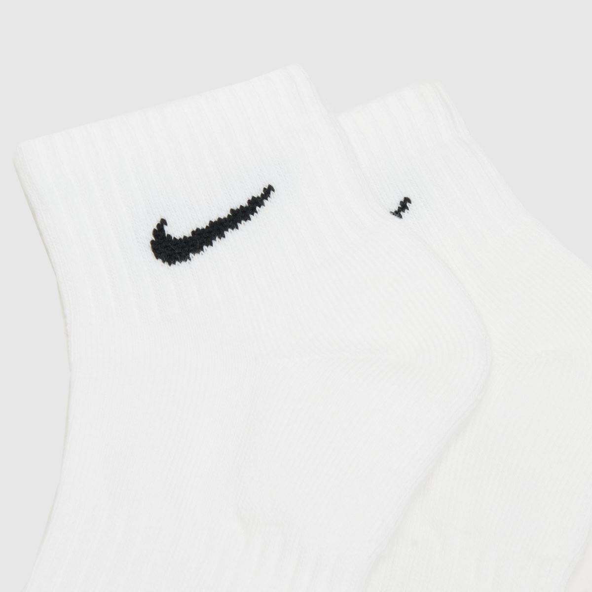 Schuh Nike Everyday Ankle Socks 3 Pack In White & Black