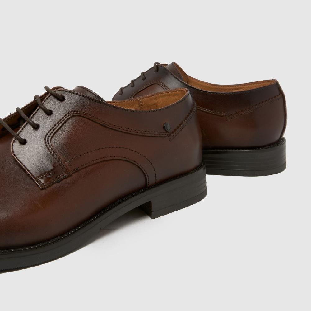 Schuh Base London Sleeve In Dark Brown