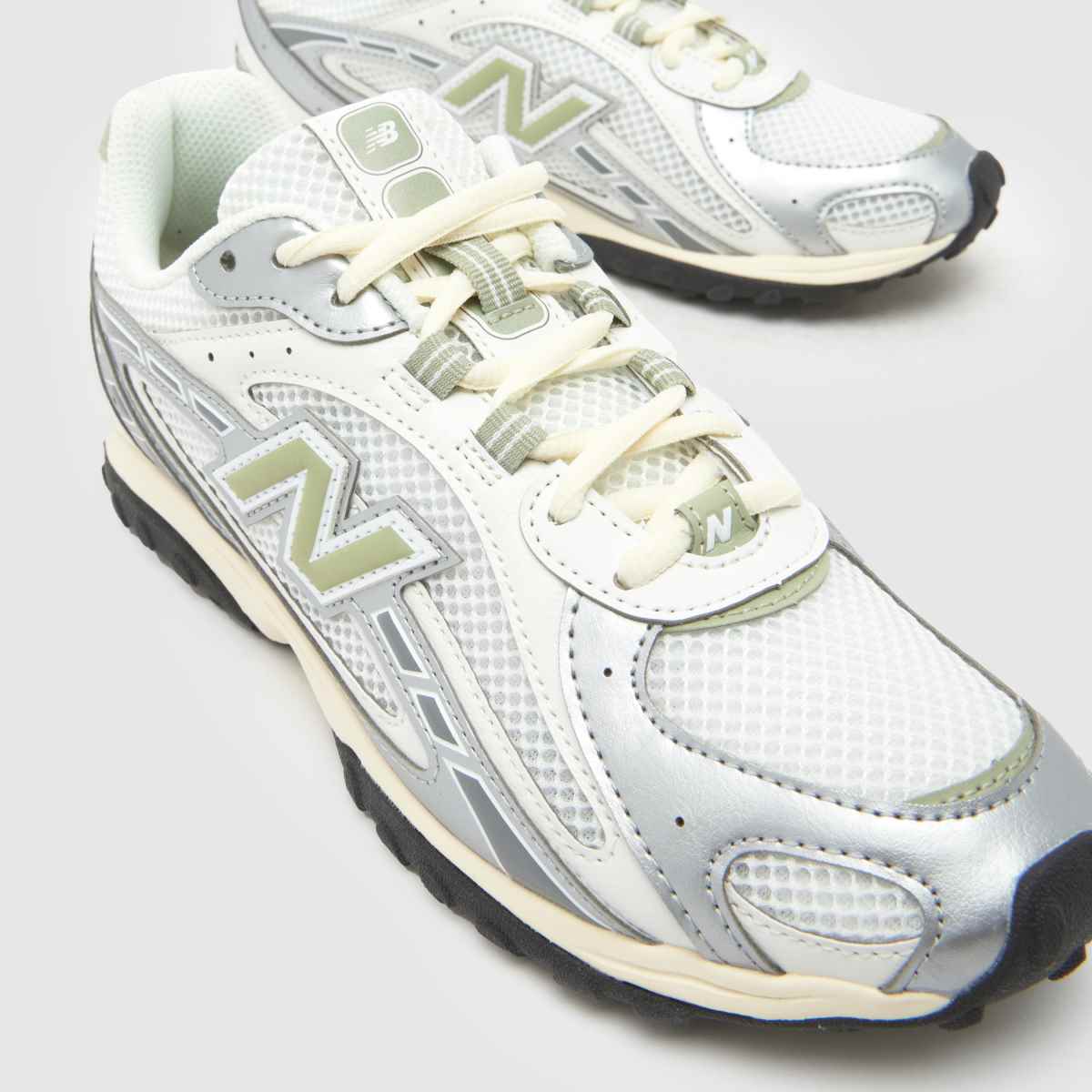 Schuh New Balance 204L In White & Green