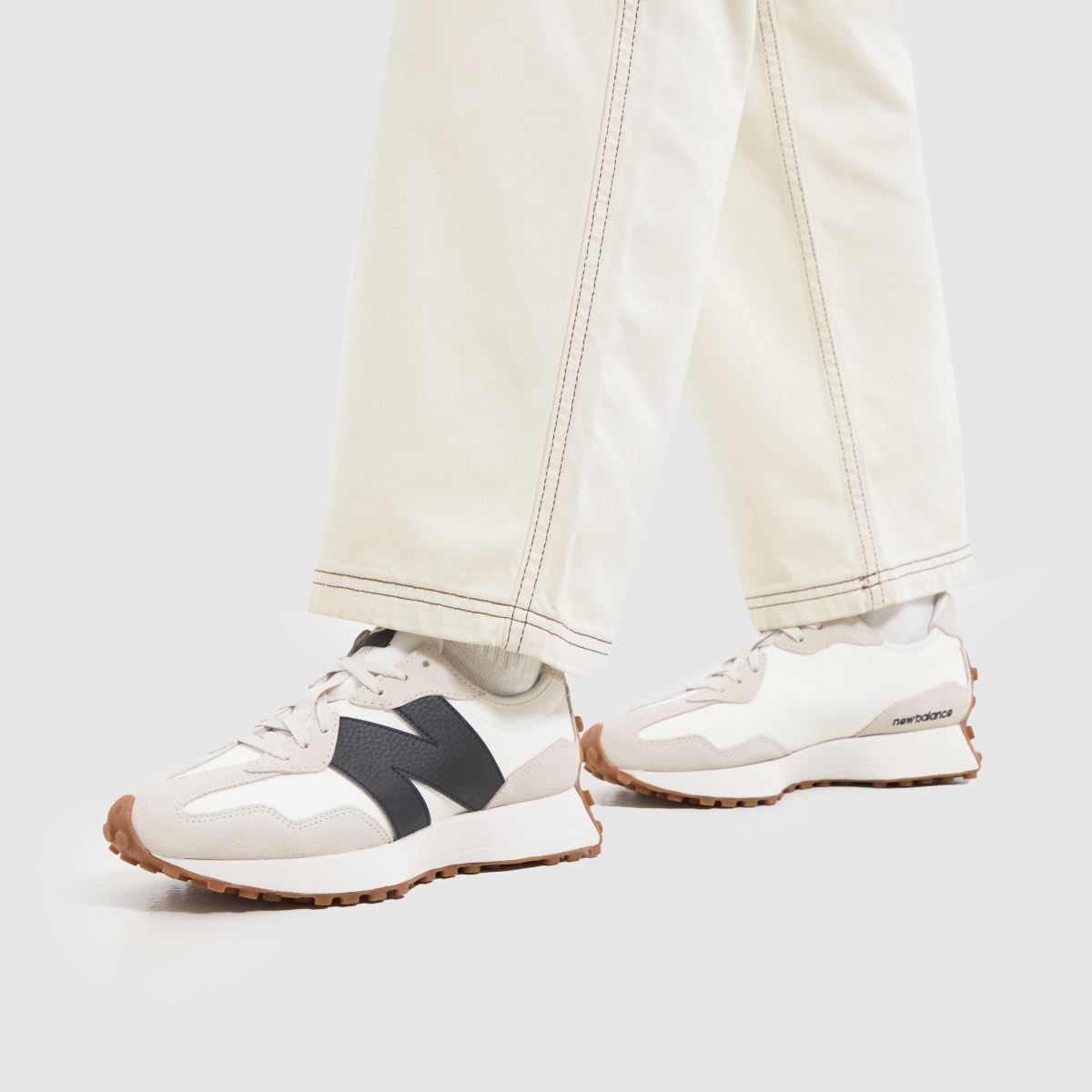 Schuh New Balance 327 In White & Black