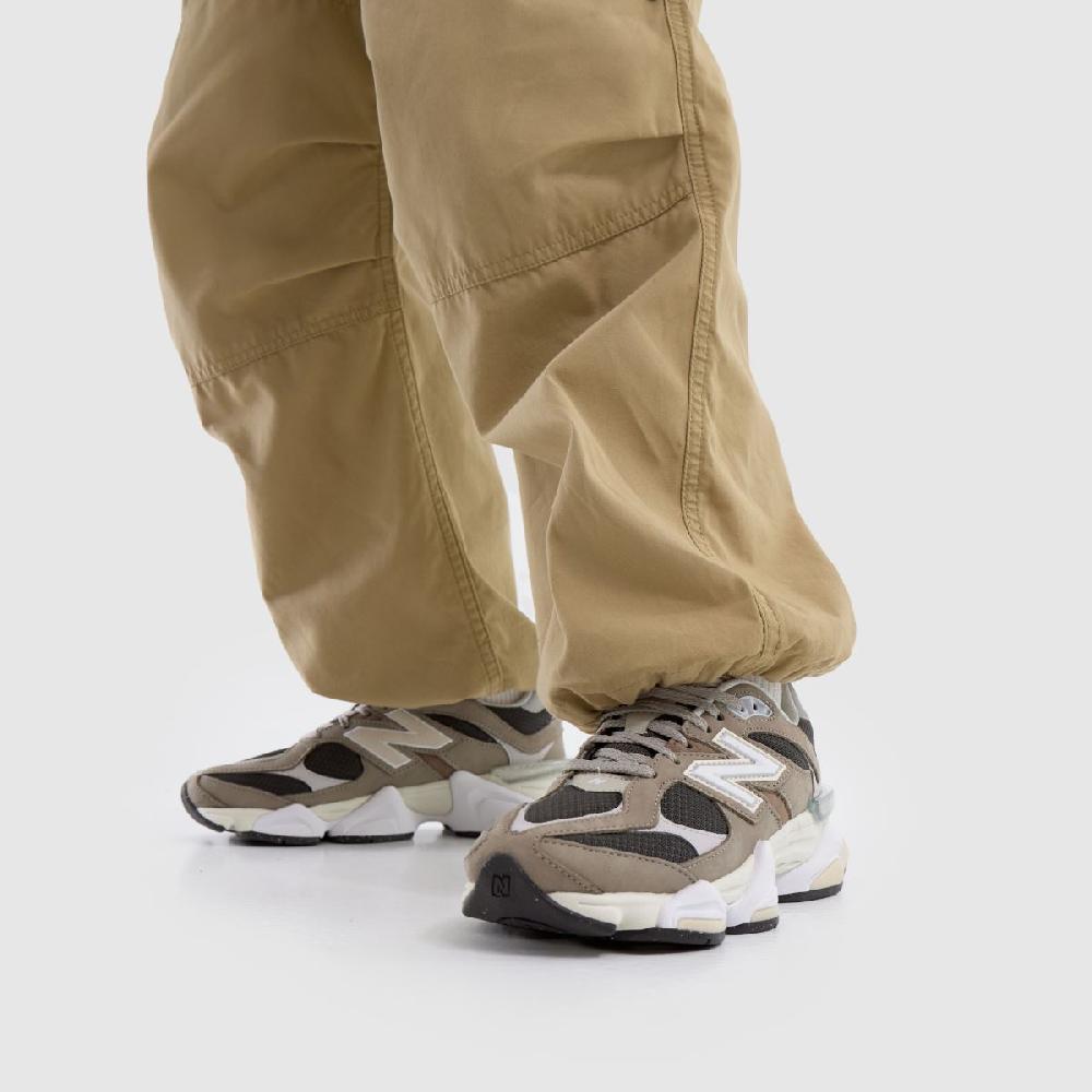 Schuh New Balance 9060 In Beige & Brown