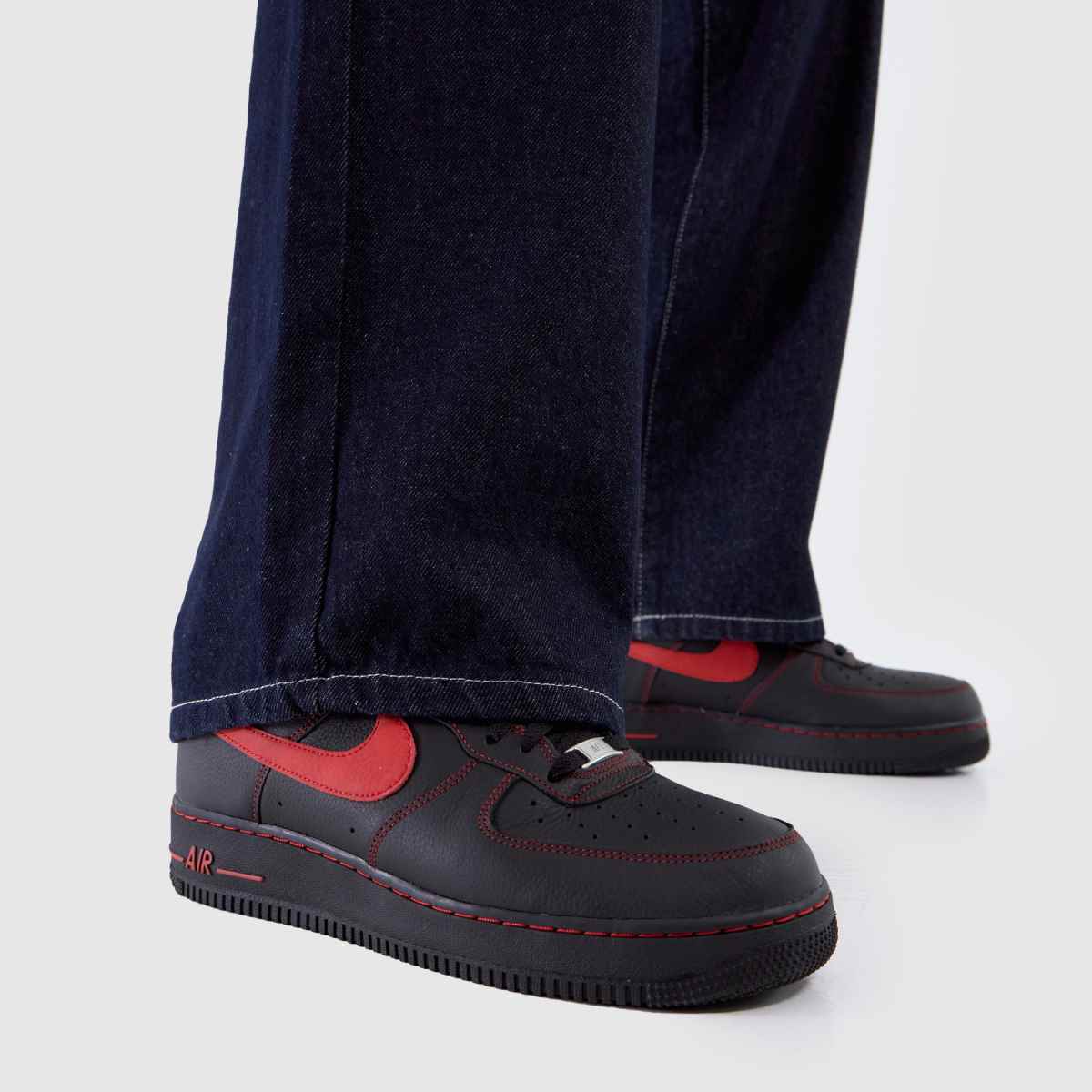Schuh Nike Air Force 1 In Black & Red