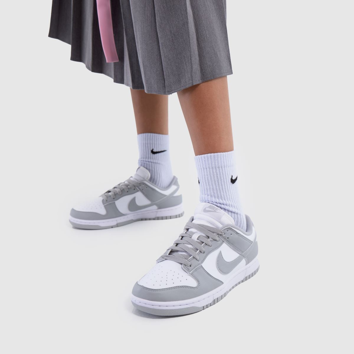 Schuh Nike Dunk Low In White & Grey