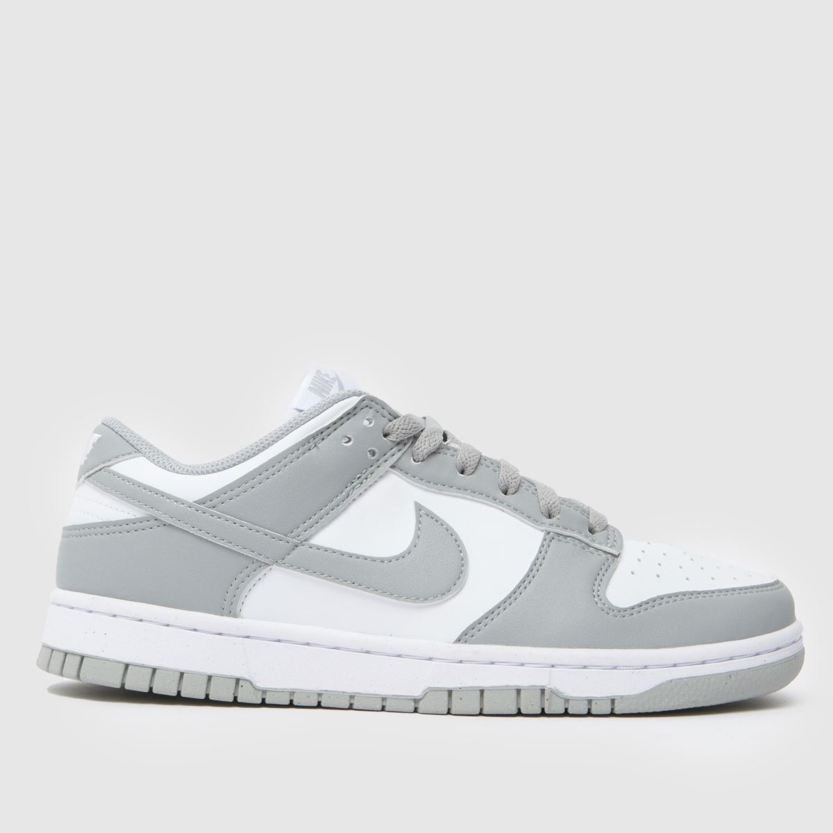schuh Nike Dunk Low in White & grey