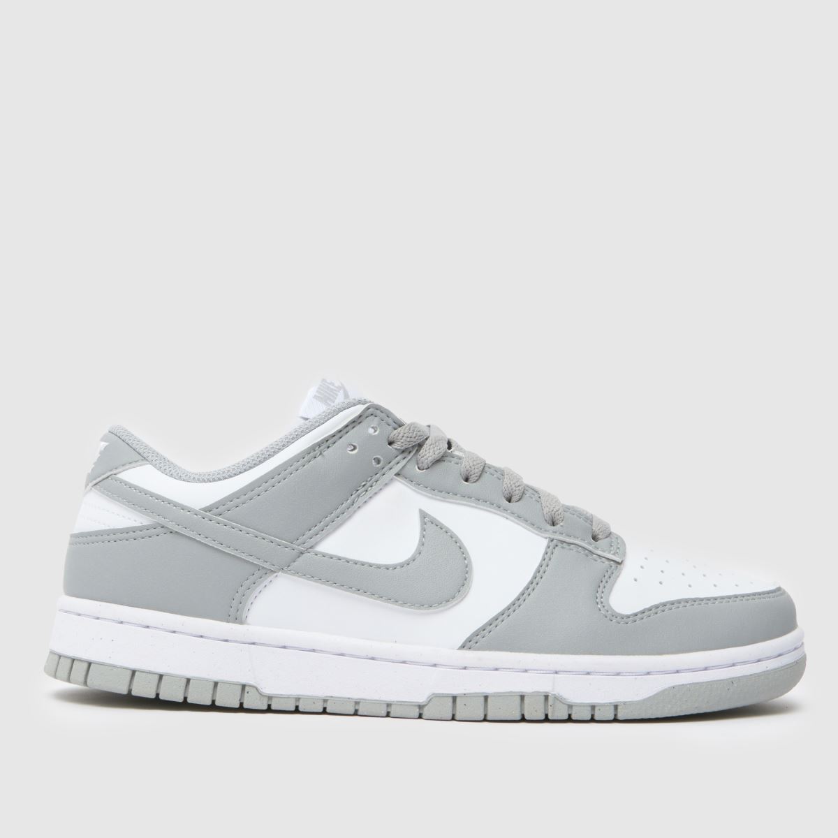 schuh Nike Dunk Low in White & grey