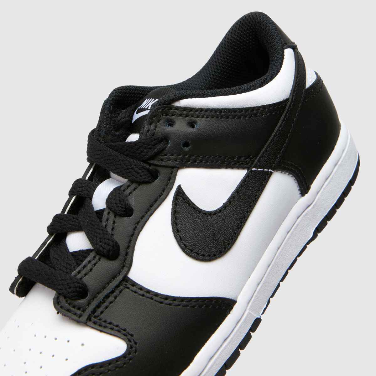 Schuh Nike Dunk Low Junior In White & Black