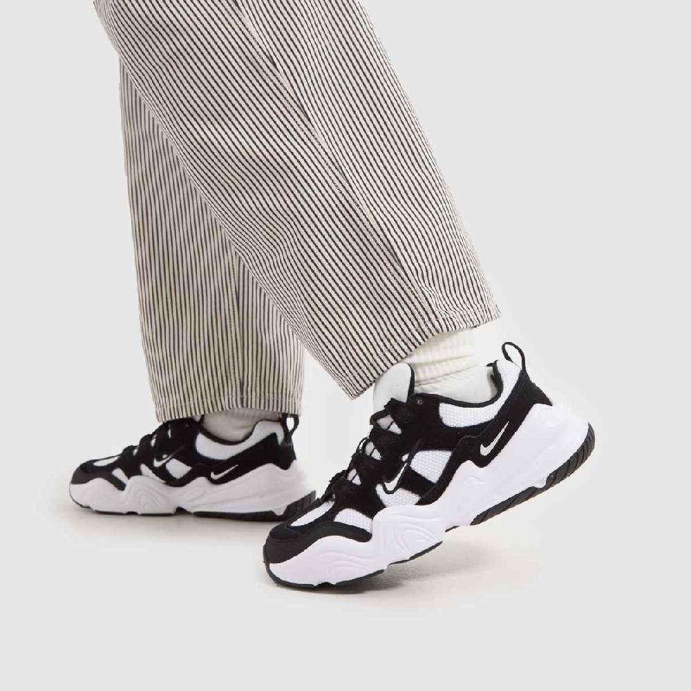 Schuh Nike Tech Hera In Black & White