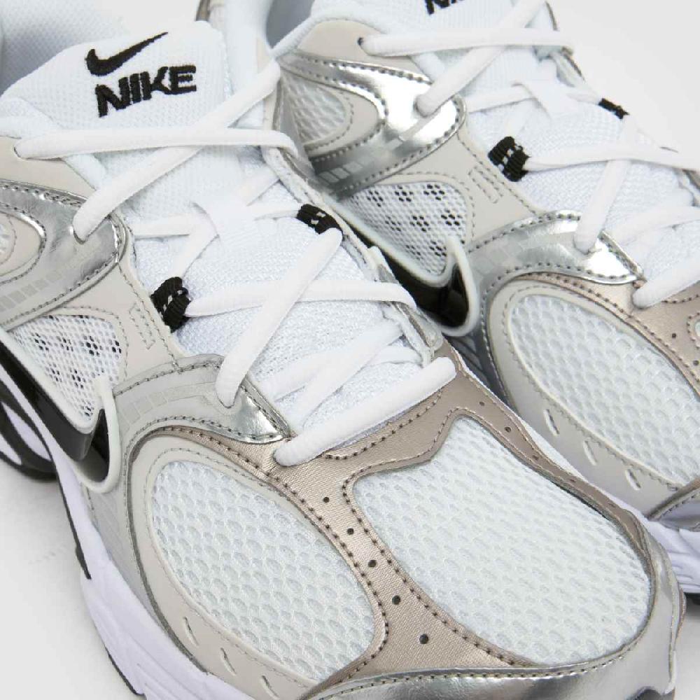 Schuh Nike V5 RNR In White & Black