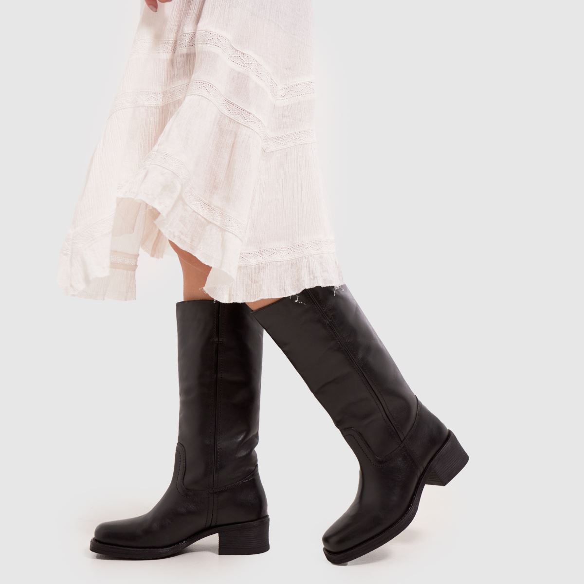 Schuh Schuh Damari Leather Pull On In Black