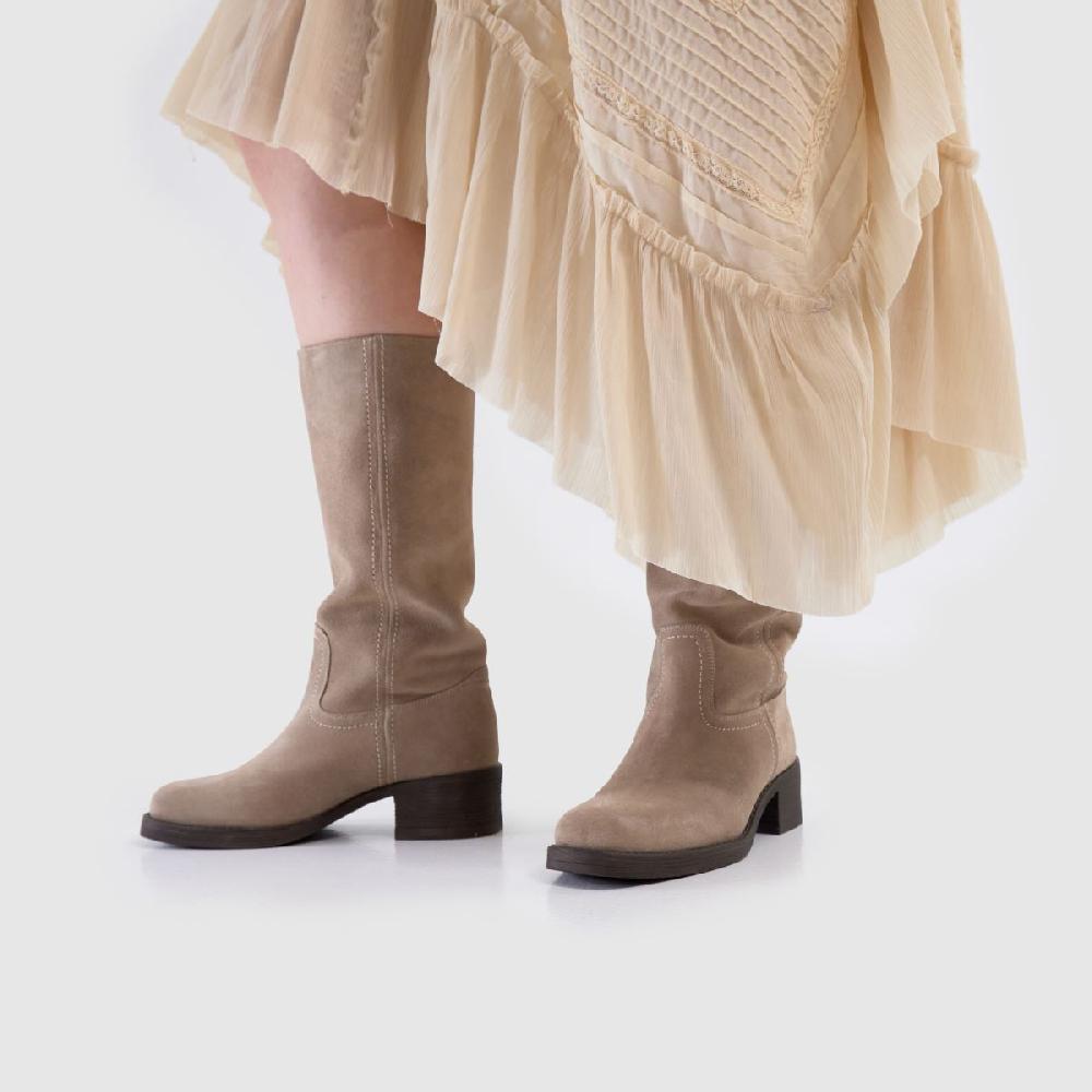 Schuh Schuh Damari Suede Pull On In Taupe