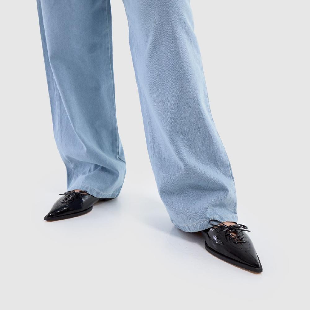 Schuh Schuh Lorie Point Hardware In Black