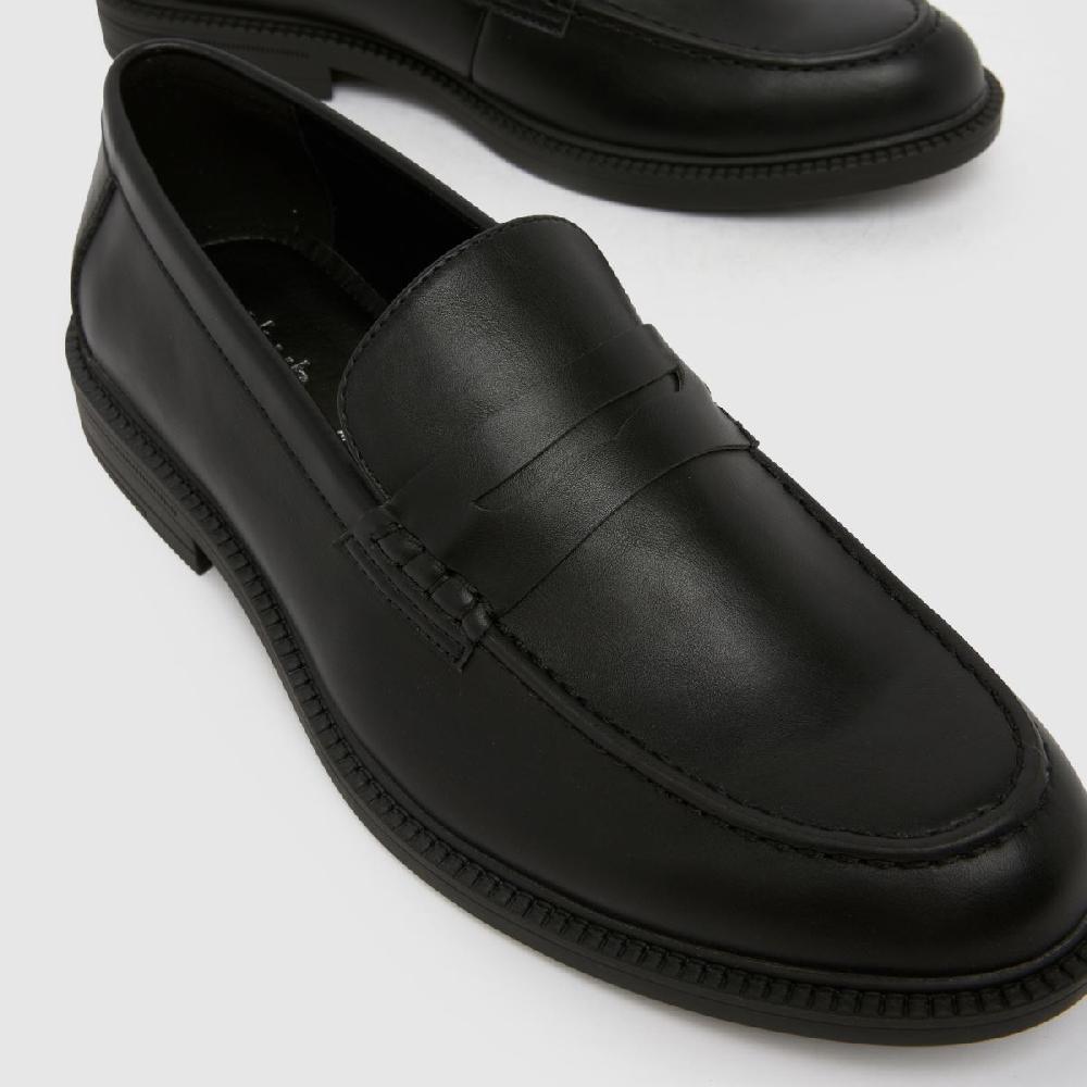 Schuh Schuh Reagan Loafer In Black