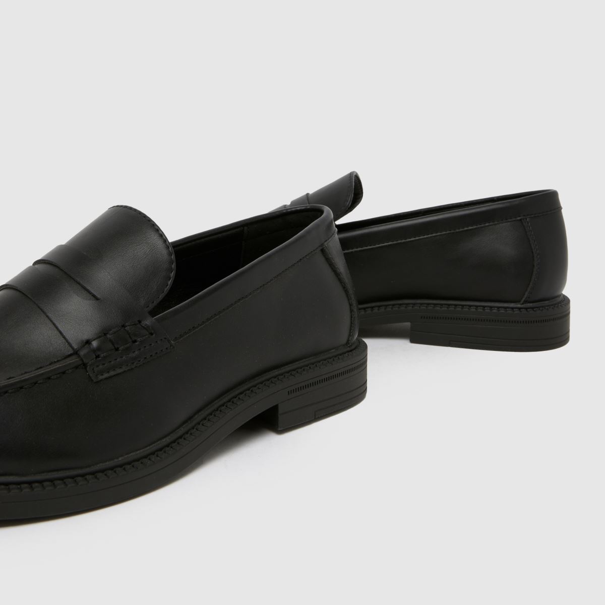 Schuh Schuh Reagan Loafer In Black
