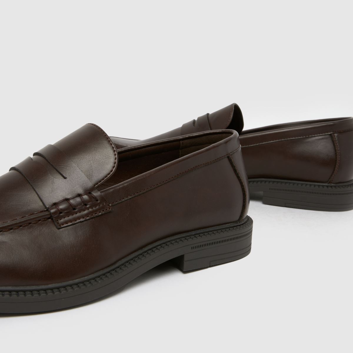 Schuh Schuh Reagan Loafer In Brown