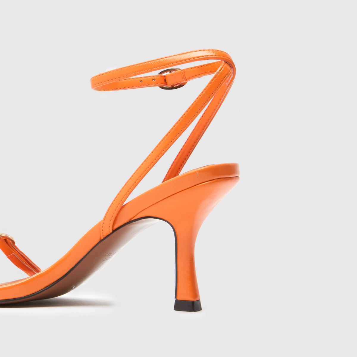 Schuh Schuh Simba Pointed Toe In Orange