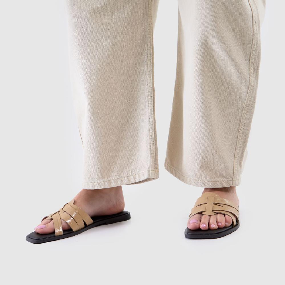 Schuh Schuh Tallie Mule In Off-White