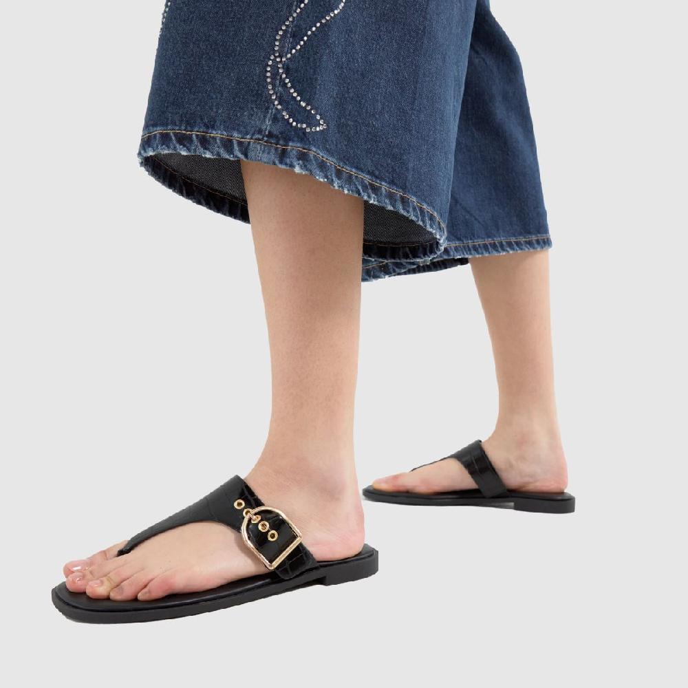 Schuh Schuh Teena Buckle Toe Post In Black