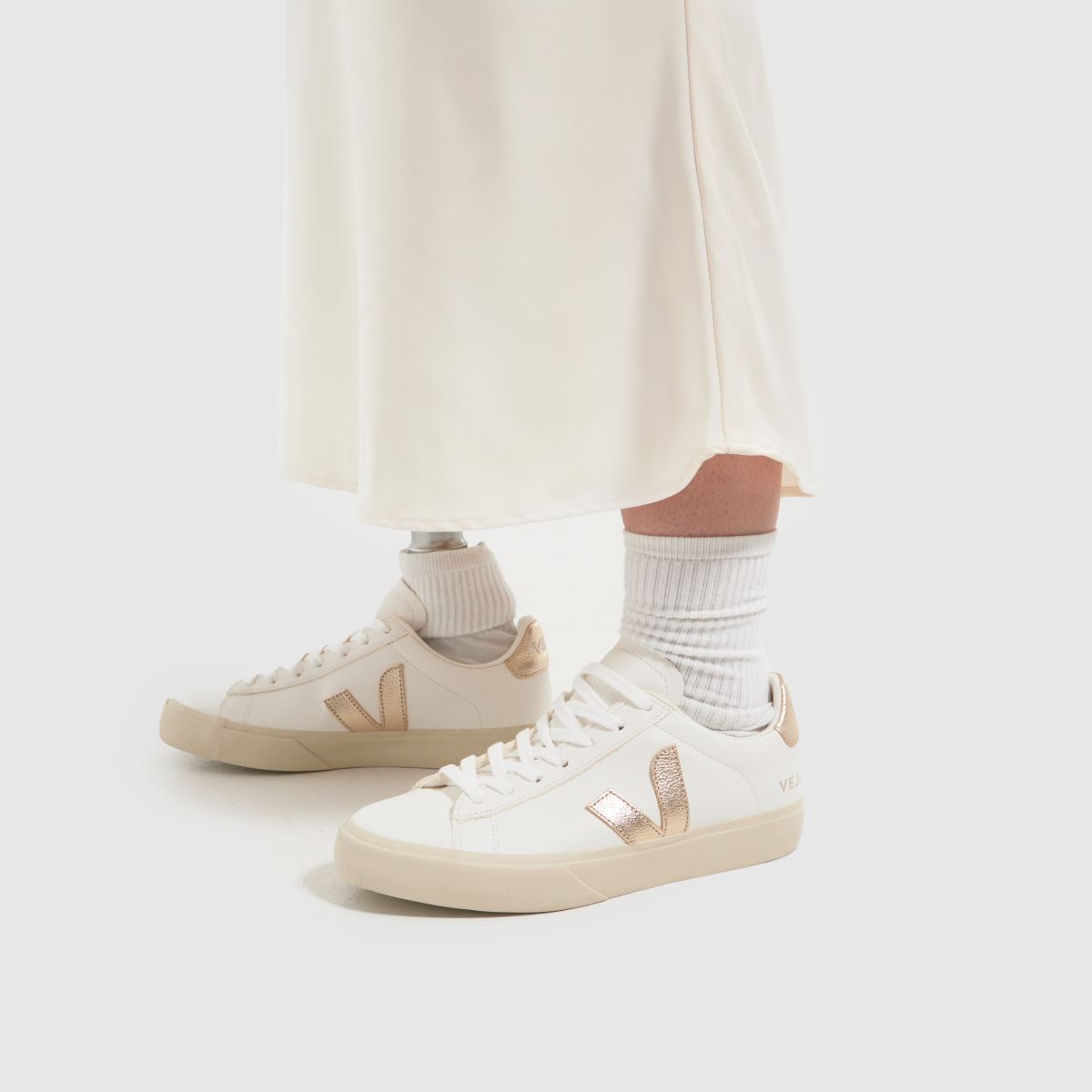 Schuh VEJA Campo In White & Gold