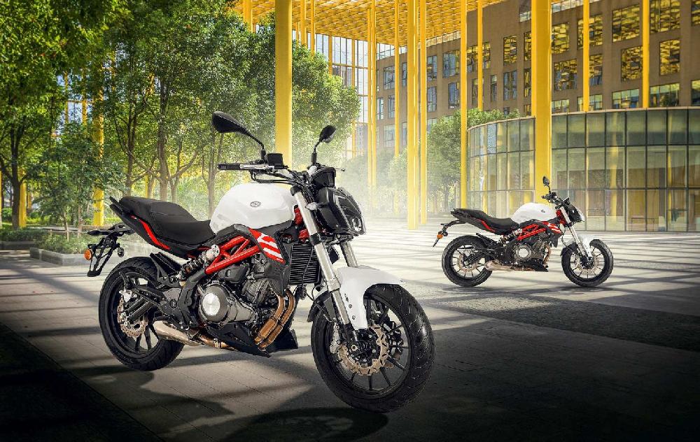 Scooter Plus Benelli 302S Motorcycles