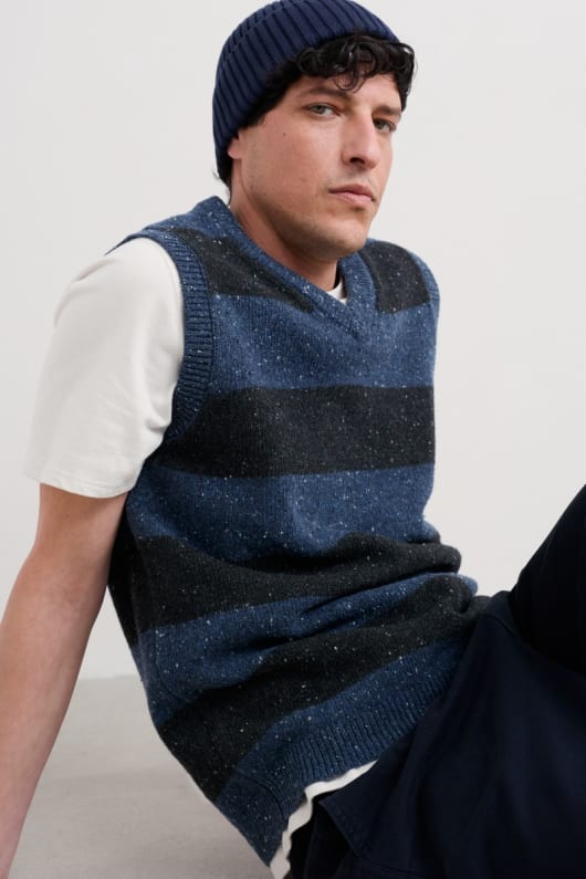 seasalt cornwall Men's Treknow V-Neck Vest