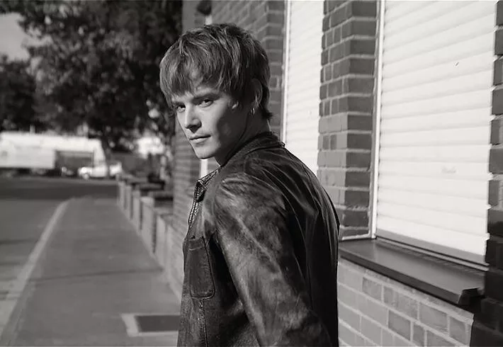 seb man Shimmering Strong Hold With no Stickiness