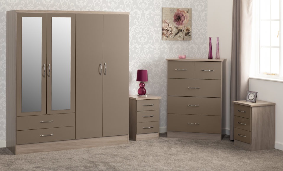 Seconique Nevada 4 Door 2 Drawer Mirrored Wardrobe Bedroom Set Oyster Gloss/Light Oak Effect Veneer