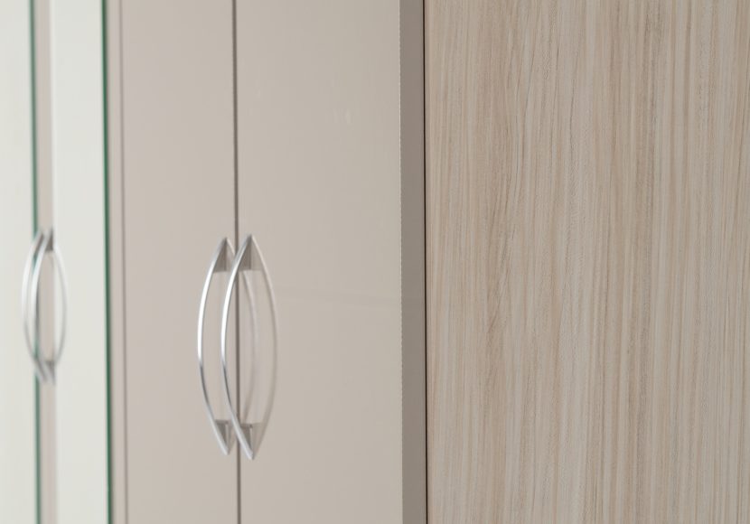 Seconique Nevada 4 Door 2 Drawer Mirrored Wardrobe Oyster Gloss/Light Oak Effect Veneer