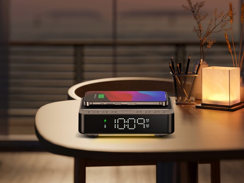 Sencor SRC 6800 Digital Clock Radio With Wireless Charger