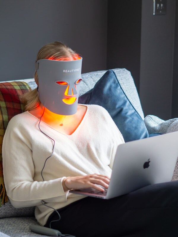 Seraphine BeautyPro PHOTON LED Light Therapy Facial Mask