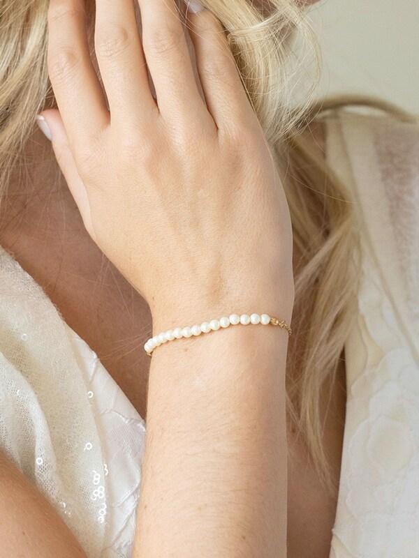 Seraphine Ivory & Co Gold Carlisle And Pearl Dainty Toggle Bracelet