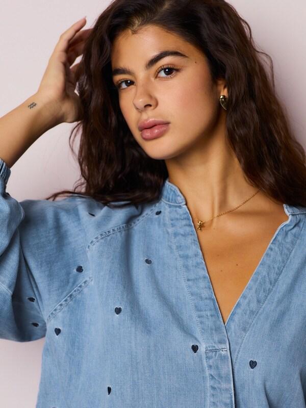 Seraphine Navy Blue Heart Heart Embroidered V-Neck Puff Sleeve Denim Blouse