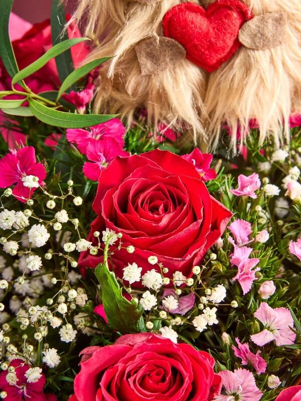 Seraphine Red Valentine's Hamish Fresh Flower Bouquet In Hatbox
